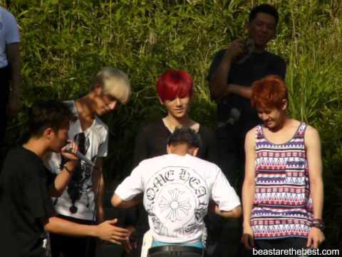 [Fancam] BEAST 120729 - Kigwang & Dongwoon showing their body (Inkigayo Mini Fanmeeting)