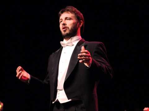 Tenor Paul Moore sings  Pourquoi me Reveiller From Werther