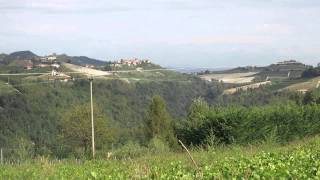 preview picture of video 'Ridge road panorama between Dogliani and Bossolasco'