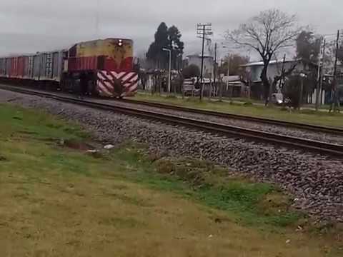 G22 7773 pasando a cargo del 5001 por Grand Bourg y cruzándose con la G22 E703 11/8/2017