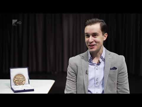 Aranysarkantyús táncos