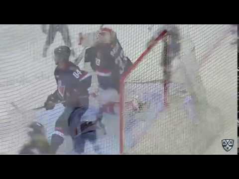 Oscar Fantenberg fake shot leads to Ben Maxwell goal