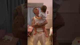 Robbie Williams Daddy&#39;s Home Again