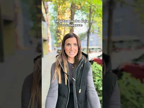 ta jedna osoba koja te izbegava 🤣🤷‍♀️