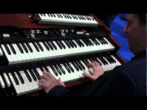 Keyboard Magazine NAMM 2012: Larry Goldings at the Hammond Organ booth
