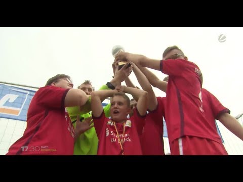 „Bananenflankenliga“: Fußballer treten beim Kindertag in Itzehoe gegeneinander an