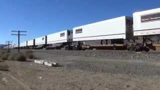preview picture of video '3 more freight trains through Tehachapi [HD]'