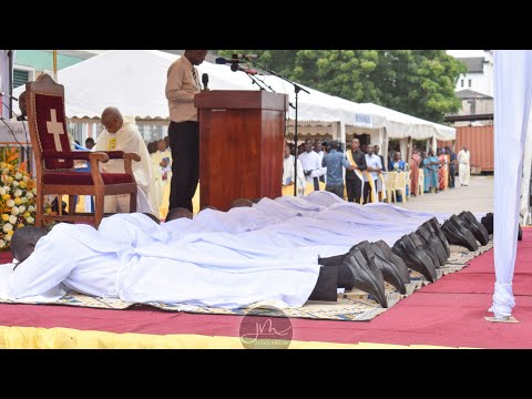 TAZAMA ASKOFU MKUU RUWA'ICHI ALIVYOTOA USHEMASI KWA MAFRATERI 8 WA JIMBO KUU LA DSM HAZINA YA KANISA