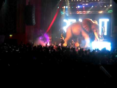 Nick Tcherniak plays Carlos Gallardo's remix of "No May Gustah" @ SuperMartXe London 30/08/2009