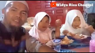 Download lagu Makan Sate Takana Juo Lamak Bana~Widya Riza Channel mp3