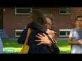 Breda rouwt om doodgestoken Megan (15), buren zoeken troost bij elkaar - RTL NIEUWS
