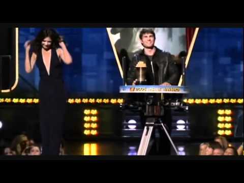 Katie Holmes & Tom Cruise: MTV Generation Award [Tom Cruise] (Live)