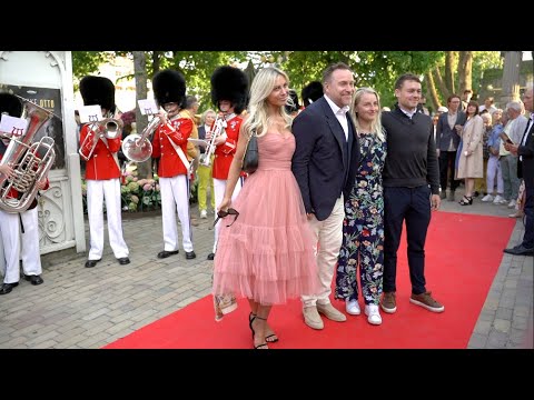 Rød løber - Tivolirevyen har premiere!