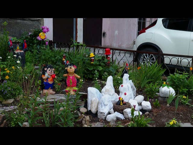 Ангарчанка разбила необычный сад во дворе многоэтажного дома