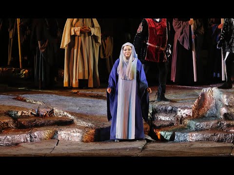 Hui He 和慧 - "E deggio...e posso crederlo?" (Il Trovatore, Arena di Verona 2013)