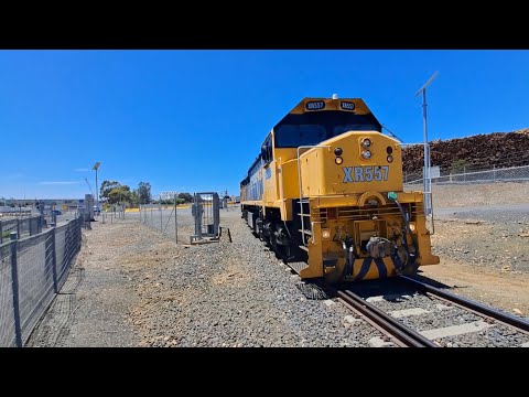 Pacific National XR557, X50, BL27 7735V Grain Departing Geelong Grain Loop