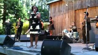 Sharon Jones & The Dap Kings - "It's a Man's World" (Live @ Stern Grove Festival 2011)