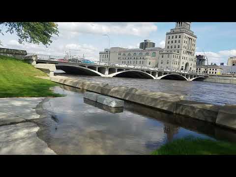 Cedar Rapids downtown near major flood stage September 24 2018