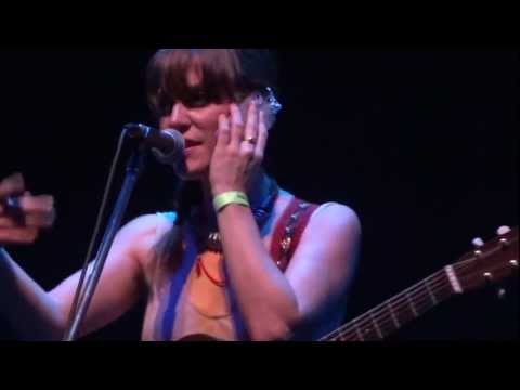 Feist calls Kevin Drew in the middle of her concert in Rio