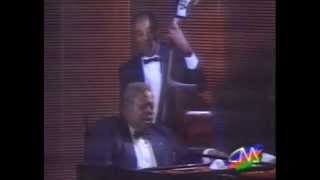 Oscar Peterson,Trio - At The Blue Note Gentle Waltz (With Ray Brown bass and Jeff Hamilton drums)