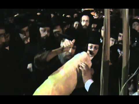 Lelover Rebbe in Boro Park lighting the Medura on Lag Ba'Omer 5768