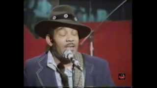 Take A Little Walk with Me - The Aces 1977 (Live video)