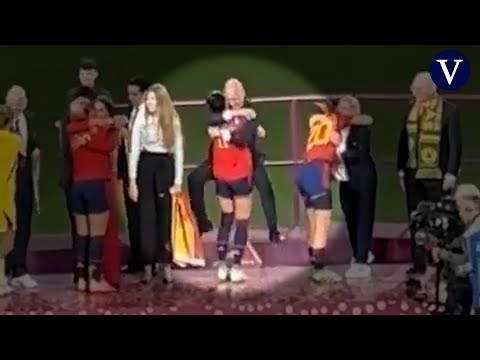 Un nuevo vídeo muestra el momento del abrazo entre Rubiales y Hermoso