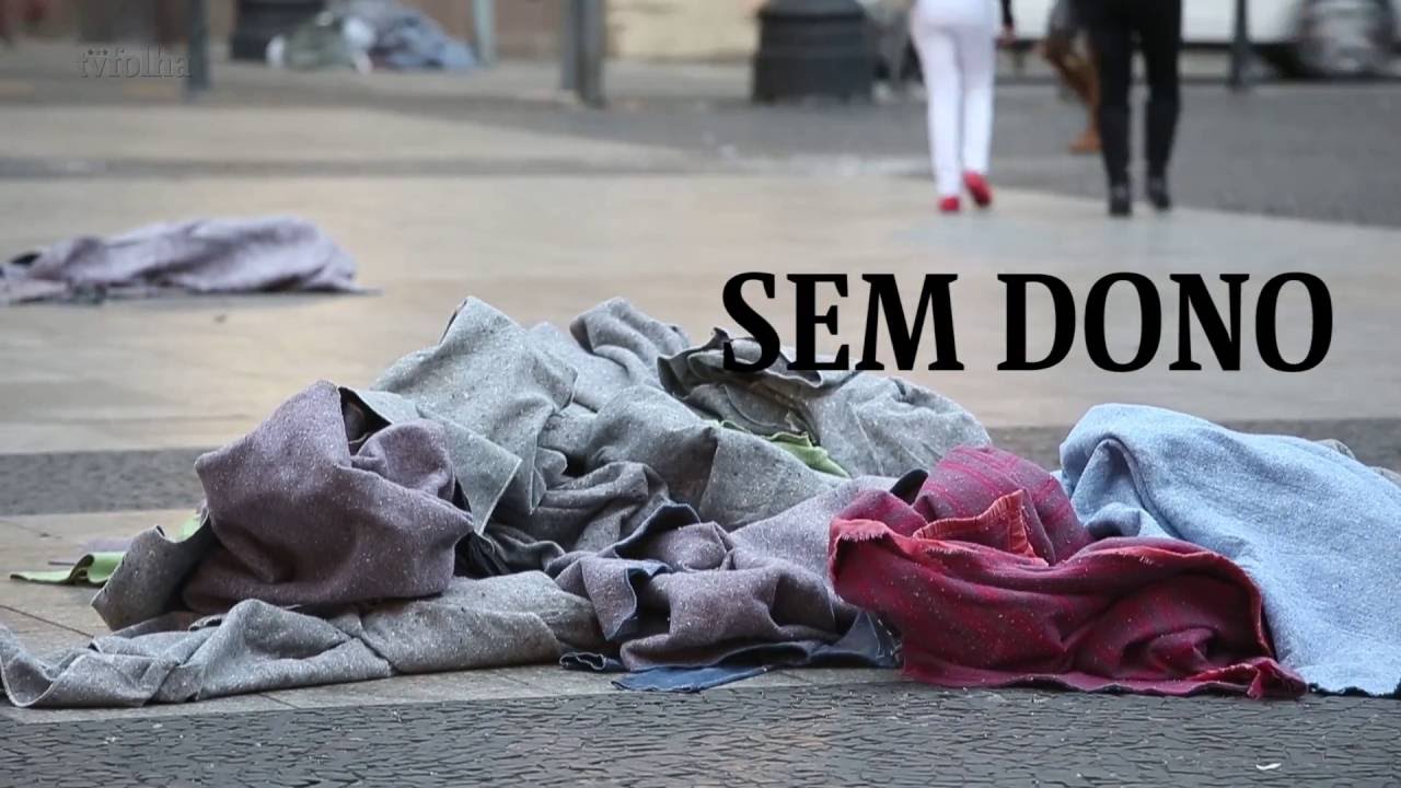 Cobertores doados 'sobram' no centro de SP