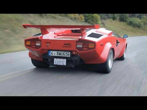 Lamborghini Countach Sights & Sounds - Beauty, Exhaust, Fly-by