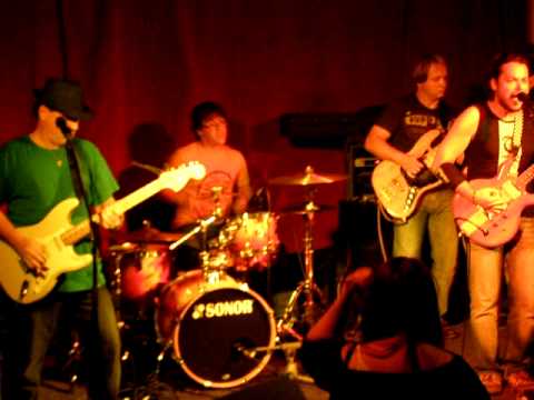 5 Minutes Under Water - Live Velbloud II - České Budějovice - 28.9 011