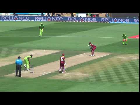 *Crowd View* Andre Russell Smashes a FOUR straight back off Wahab Riaz