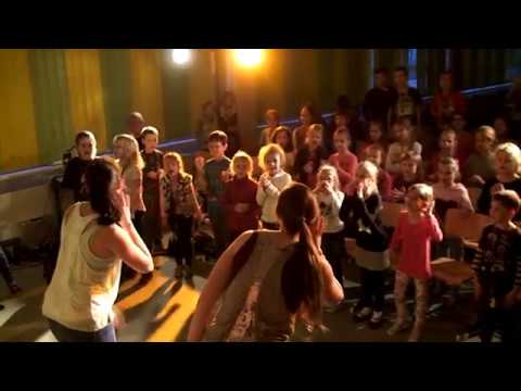 Pohádkové zpívání pro ZŠ Mikulova - Martina a Kristýna (cover)