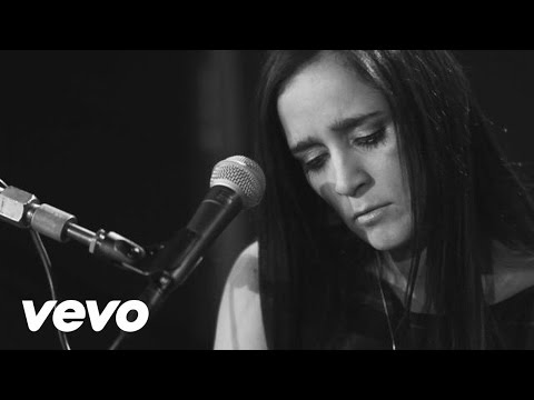 Julieta Venegas - Vuelve ((En Vivo) (Video)) ft. Javiera Mena, Gepe