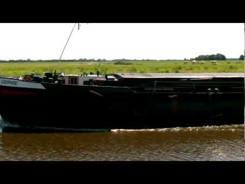 Vorbeifahrt Binnenschiff Leopard GMS 04021380 zu Tal auf der Hunte am Schreibpegel Reothörne