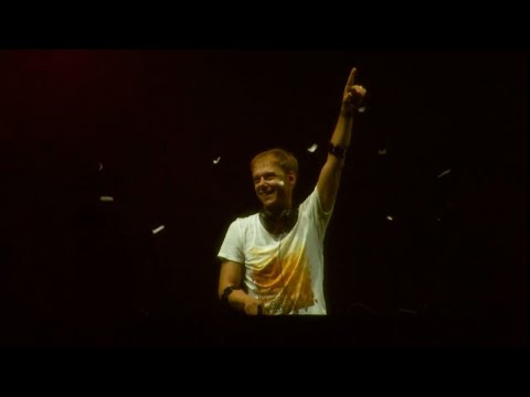@arminvanbuuren plays "Waves" at UNTOLD 2015
