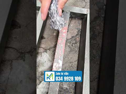 Hướng dẫn cách tẩy sạch lớp sơn cũ trên cửa sắt