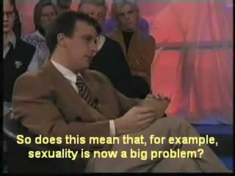 Boemerang Host Laughs at Guests