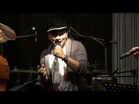 Tompi & Indra Lesmana - Sepasang Mata Bola @ Mostly jazz 28/04/12 [HD]
