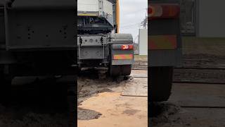 Heavy big load stucked #truckers #trucklife