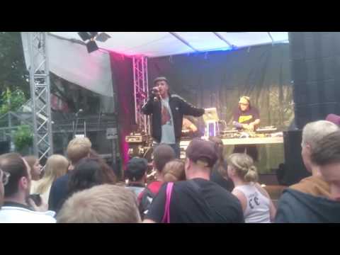 Toni L live am Bernstorffstrassenfest