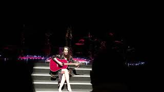 Patito Feo - Ruth Lorenzo | Acapella durante un concierto | Directo Granada