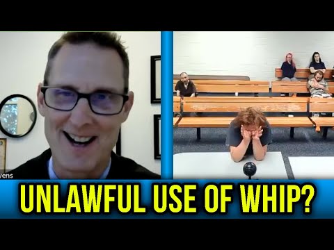 Una donna accusata di uso illegale della frusta, ostruzione e oltraggio alla corte si presenta da...