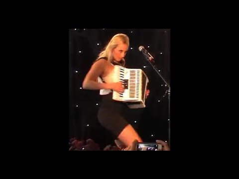 Timoteij uppträder Uppsala den 17 maj 2014 med låten Kom