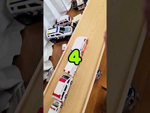 Count the Number of Ambulance Push the Minicars #救急車 #toys