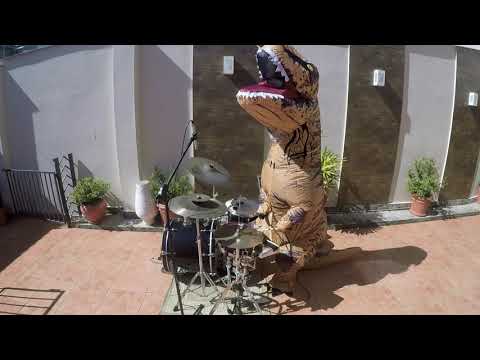 Dinossauro tocando bateria