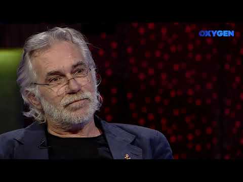 Hektor Gjurgjiali tregon si e dëgjoi në autobus këngën e tij që iu zhduk shumë vite më parë.