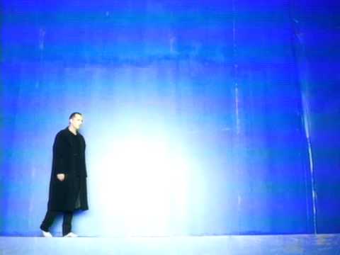 Miguel Bosé - No Encuentro Un Momento Pa' Olvidar (Official Music Video)