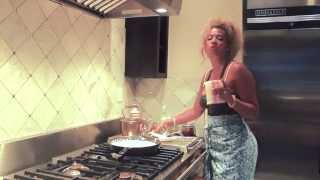 IN THE POT- Kelis Cooking Web Series- Mac N Cheese