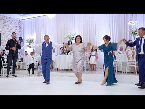 Sindi Yzeiri - I zoti shtëpisë hap dasmën me vallen e parë  // Erlind Vaja Production