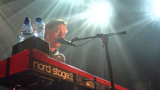 Bombay Bicycle Club - Eyes Off You (live) Botanique